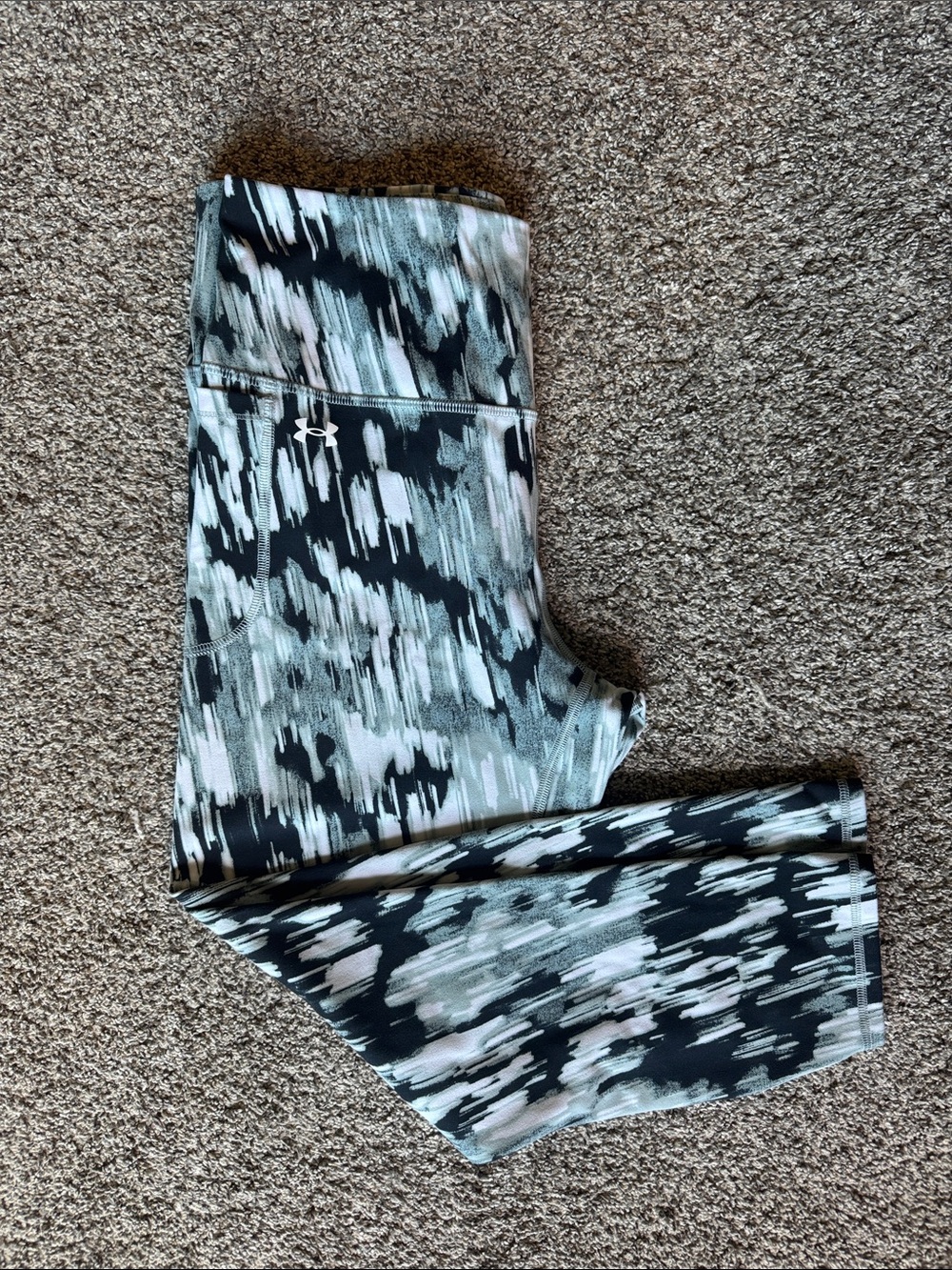 Under Armour Girls Black, Gray & White Abstract Print Leggings